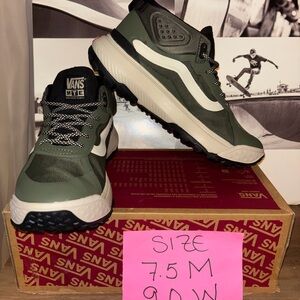 Vans MTE Crosspath Mid size 7.5 Men’s 9.0 Woman